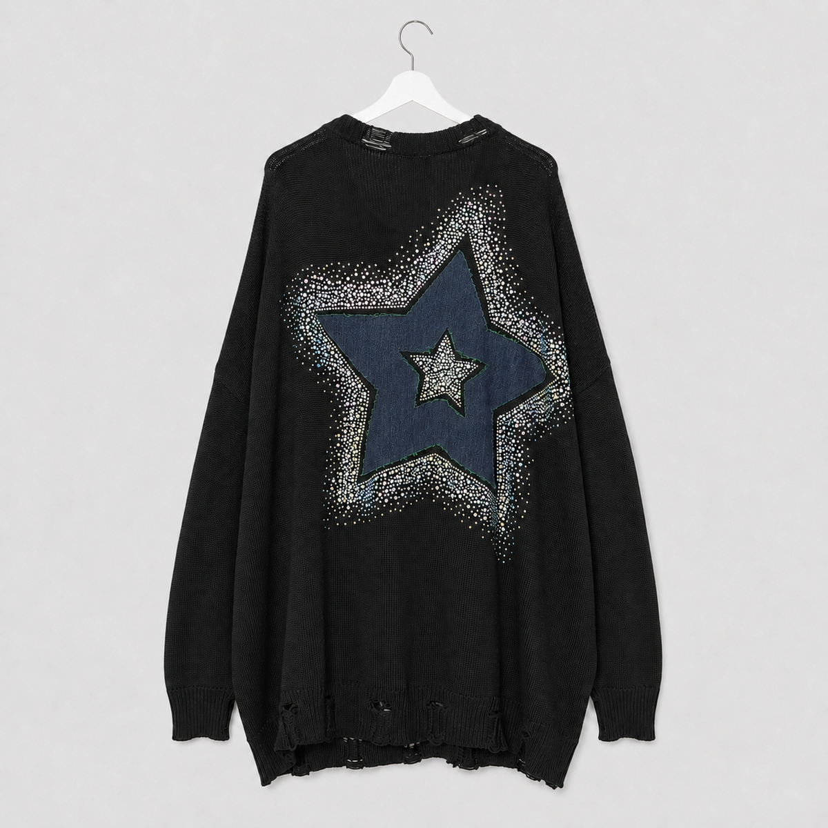 Schwarzer Oversize-Pullover mit Jeans-Patchwork und Glitzer-Details