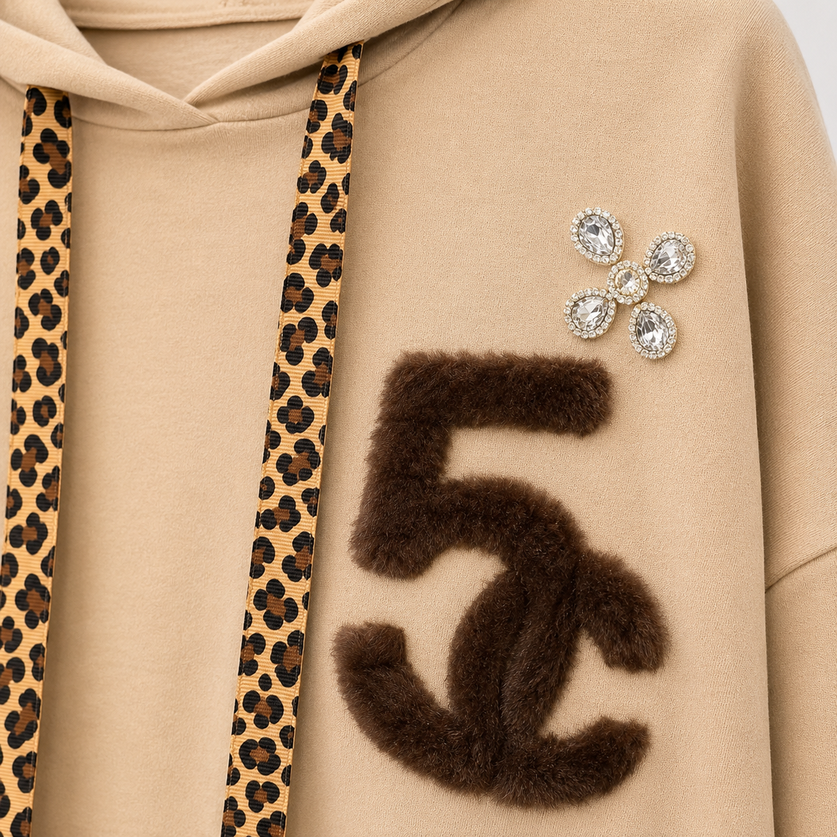 Hoodie mit Leo-Details Gr. 40-46 Beige