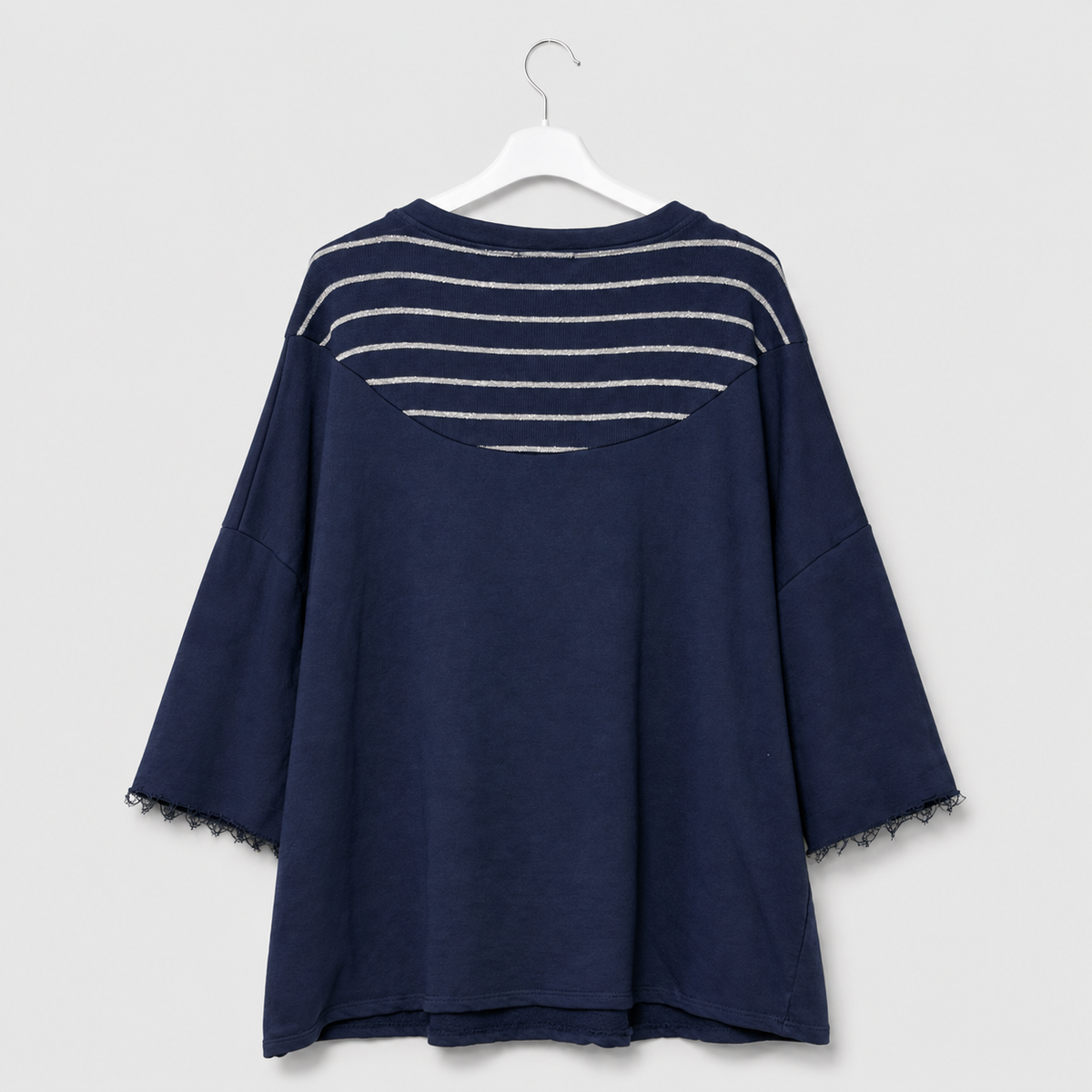 Oversize-Shirt mit silbernem Schaldetail Gr. 40-44 | Schwarz und Blau