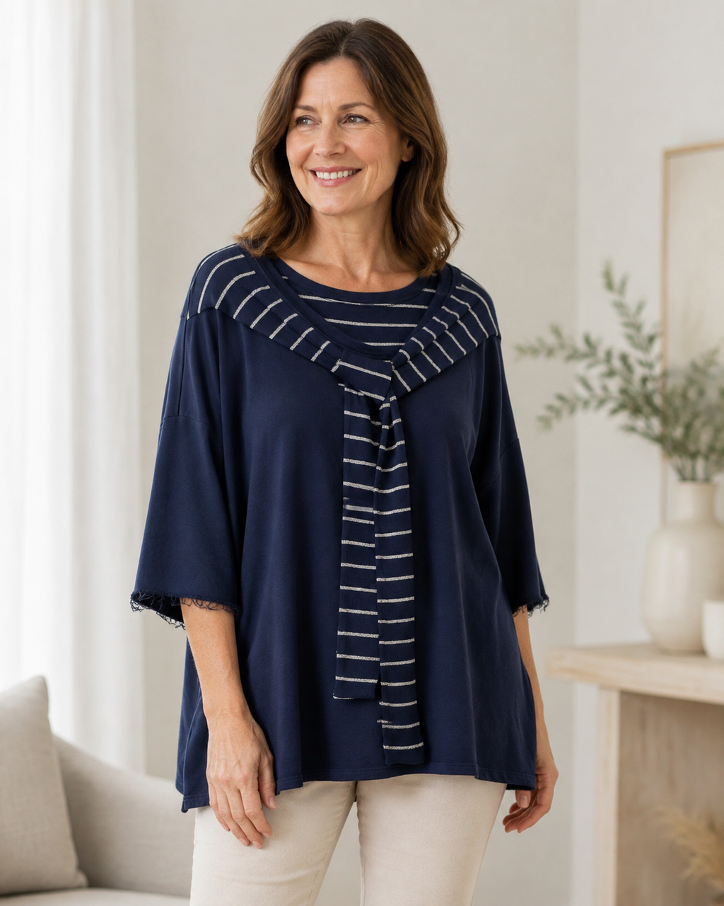 Oversize-Shirt mit silbernem Schaldetail Gr. 40-44 | Schwarz und Blau