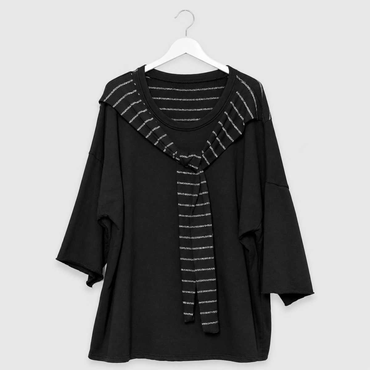 Oversize-Shirt mit silbernem Schaldetail Gr. 40-44 | Schwarz und Blau