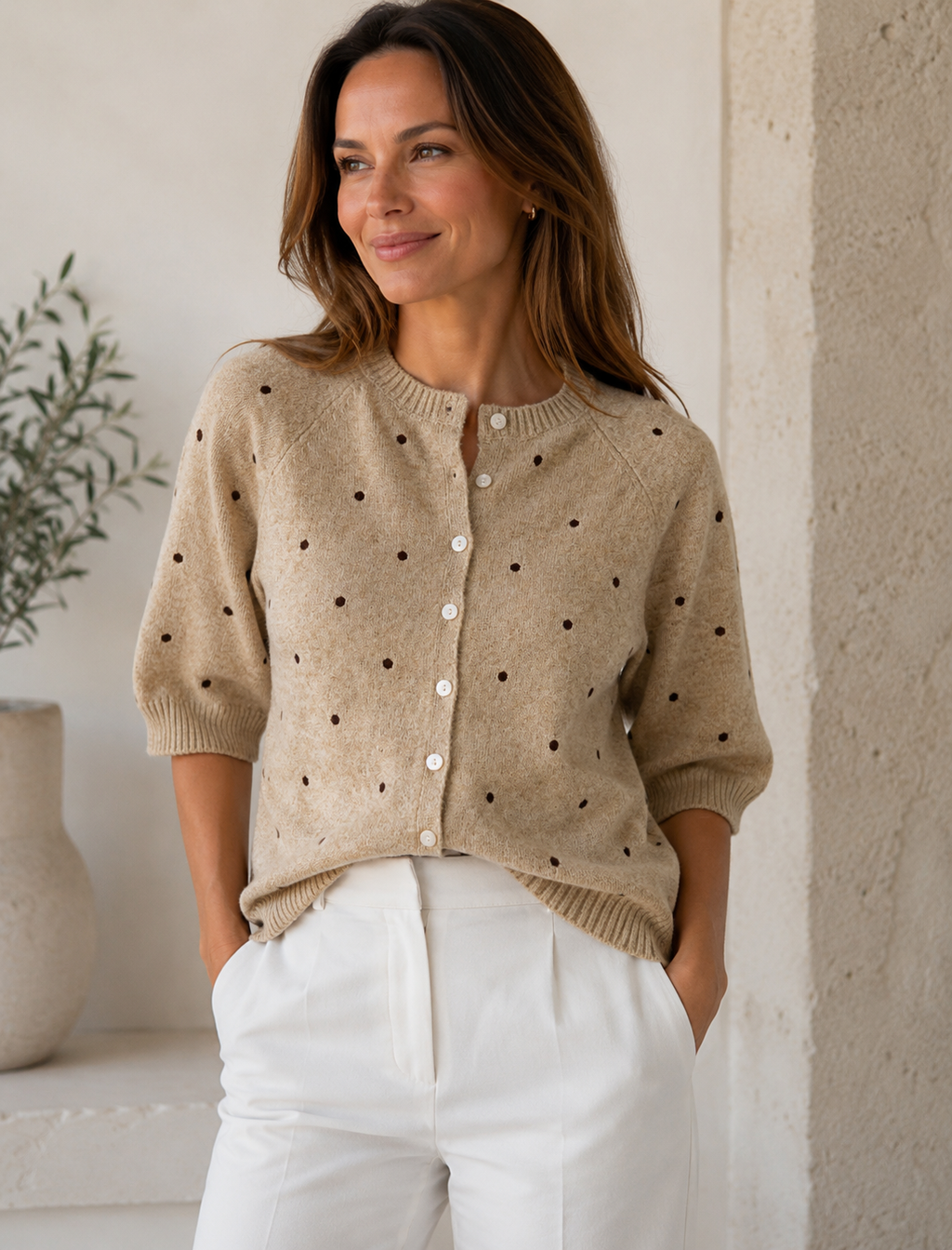 Feine Strickjacke mit Punkten |  hellbraun | Gr. 40/42