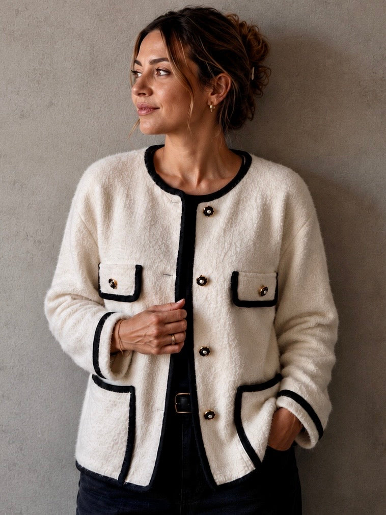 Elegante Boucle-Jacke  im Chanel-Stil | Creme-Weiß mit schwarzen Kontrasten |  Gr. 44-46