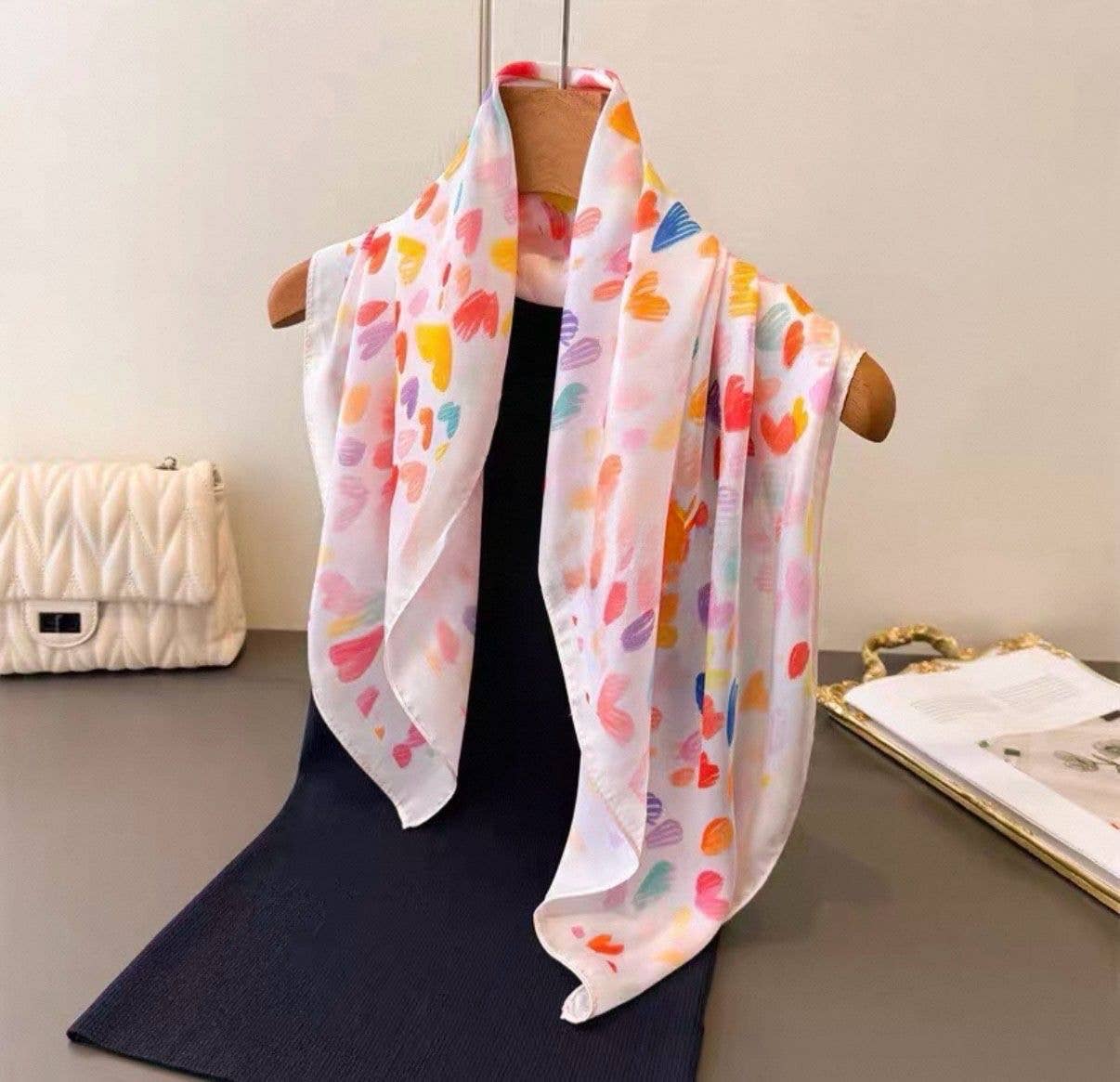 Foulard mit Herzmuster | 70 x 70