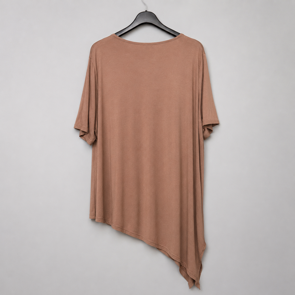 Asymmetrisches Longshirt in Mokka mit modernem Print Gr. 48-52