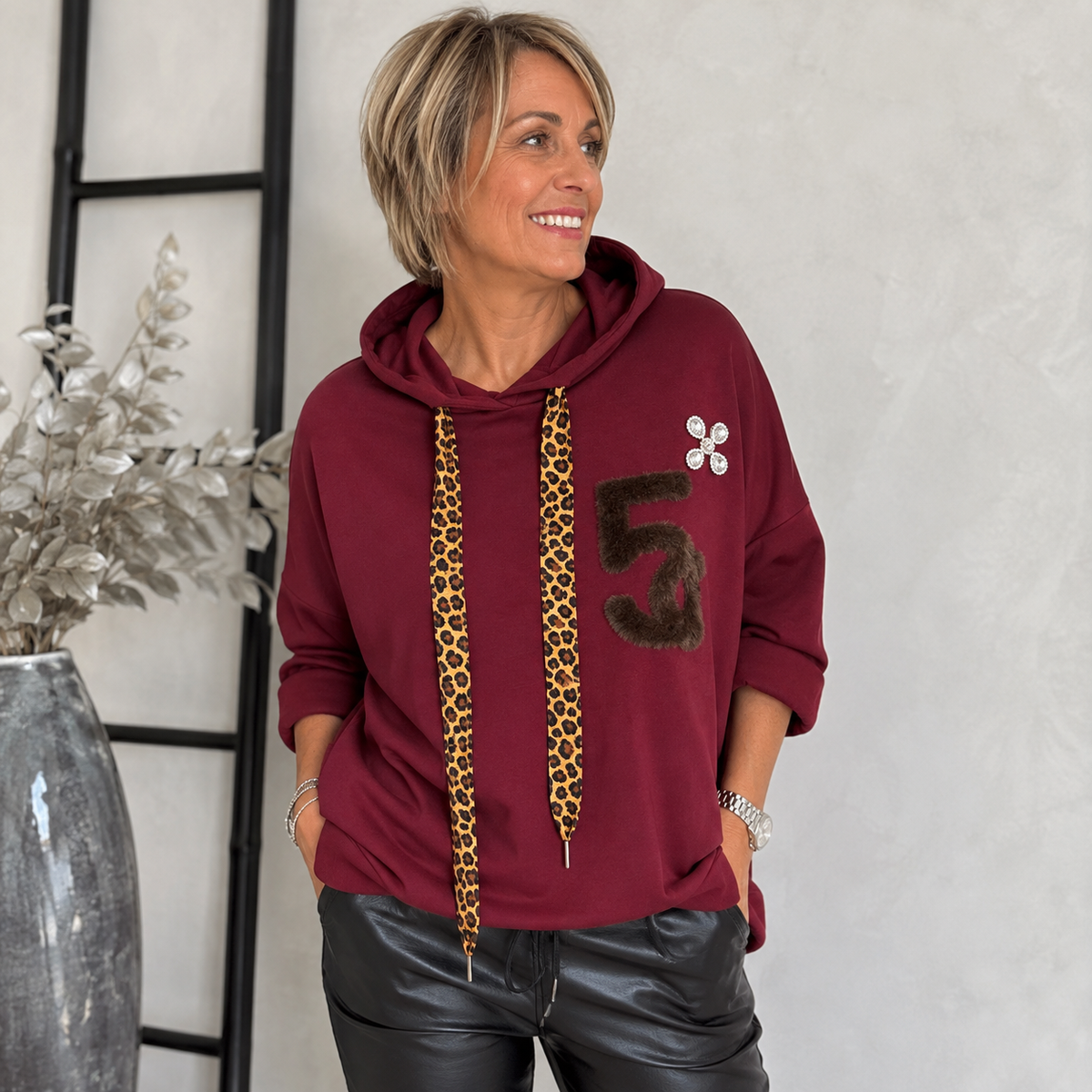 Hoodie mit Leo-Details Gr. 40-46 Bordeaux