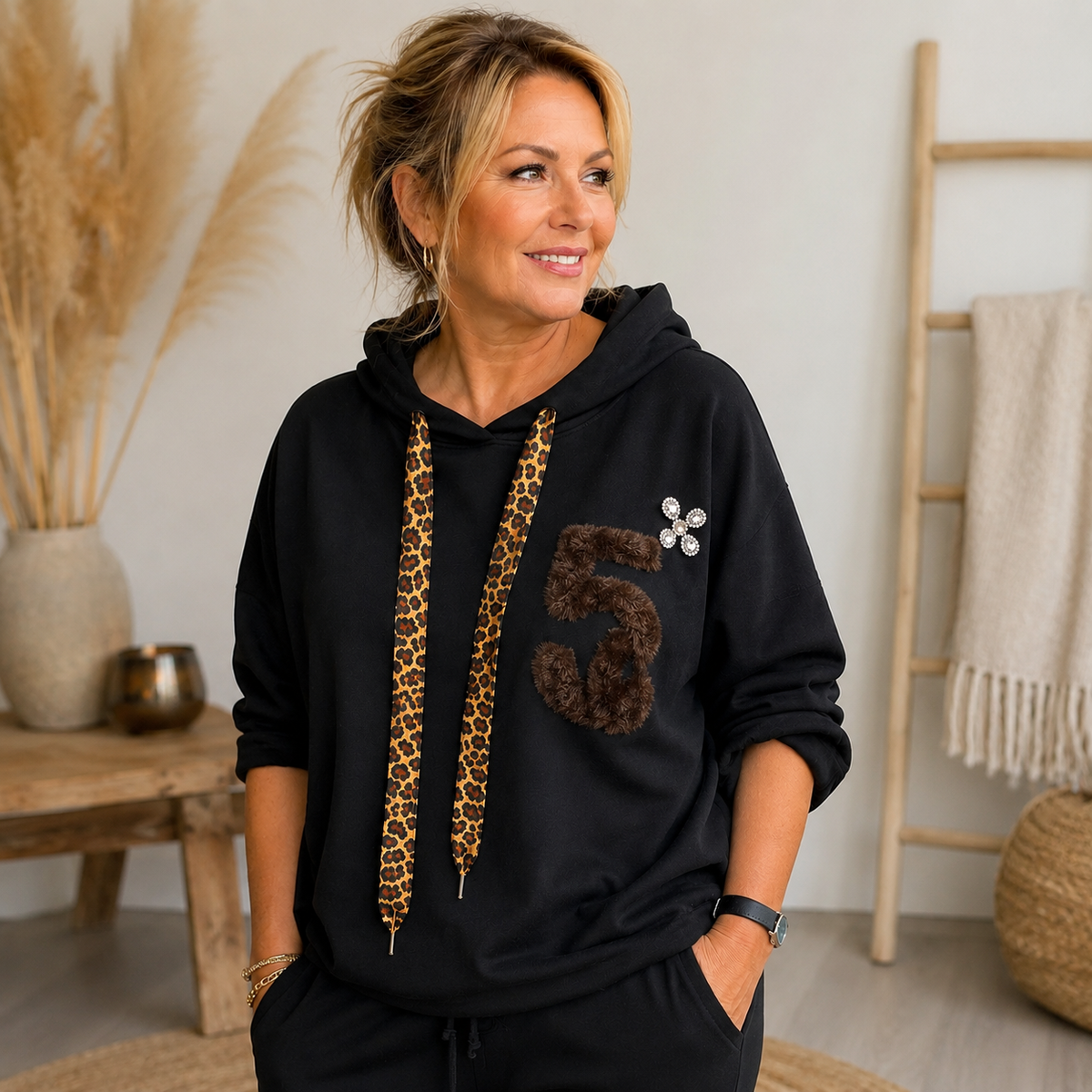Hoodie mit Leo-Details Gr. 40-46 Schwarz
