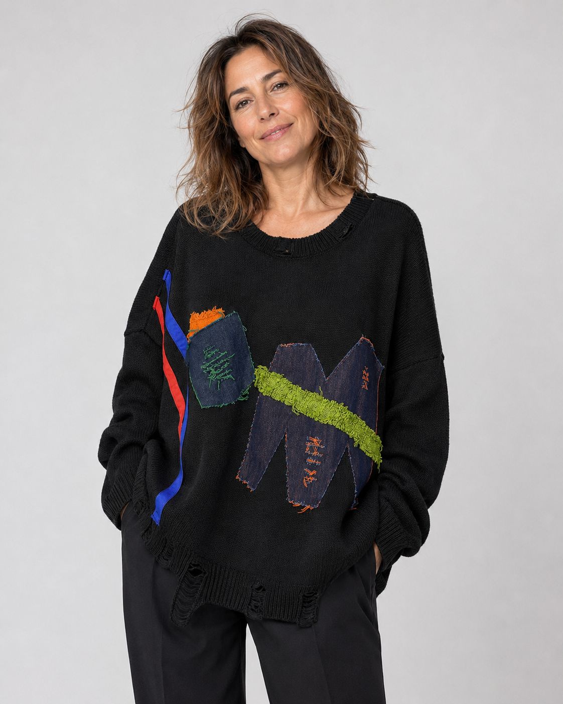 Schwarzer Oversize-Pullover mit Jeans-Patchwork und Glitzer-Details