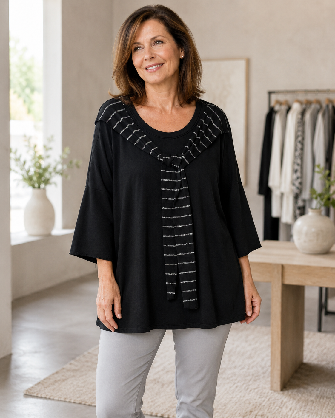 Oversize-Shirt mit silbernem Schaldetail Gr. 40-44 | Schwarz und Blau