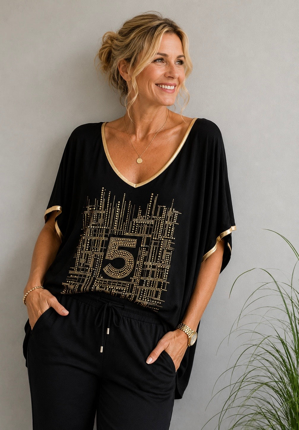 Glitzer-Shirt mit Strass. - Eleganz trifft  Glamour  | Gr. 42 - 46
