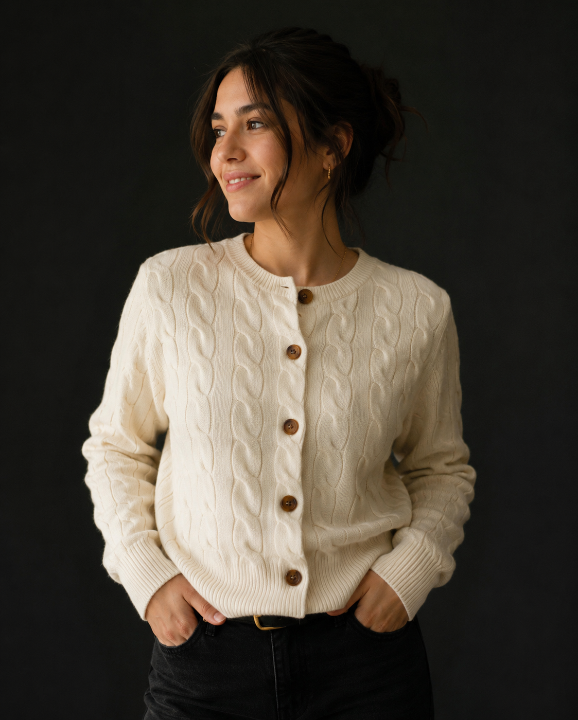 Cremefarbener Cardigan mit Zopfmuster und Rundhalsausschnitt: Cream / OneSize Gr. 38-40