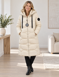Langer Steppmantel mit Kapuze in Creme