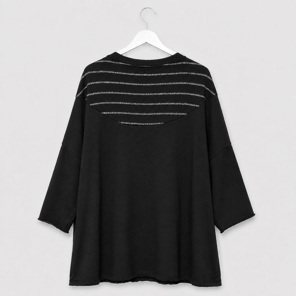 Oversize-Shirt mit silbernem Schaldetail Gr. 40-44 | Schwarz und Blau