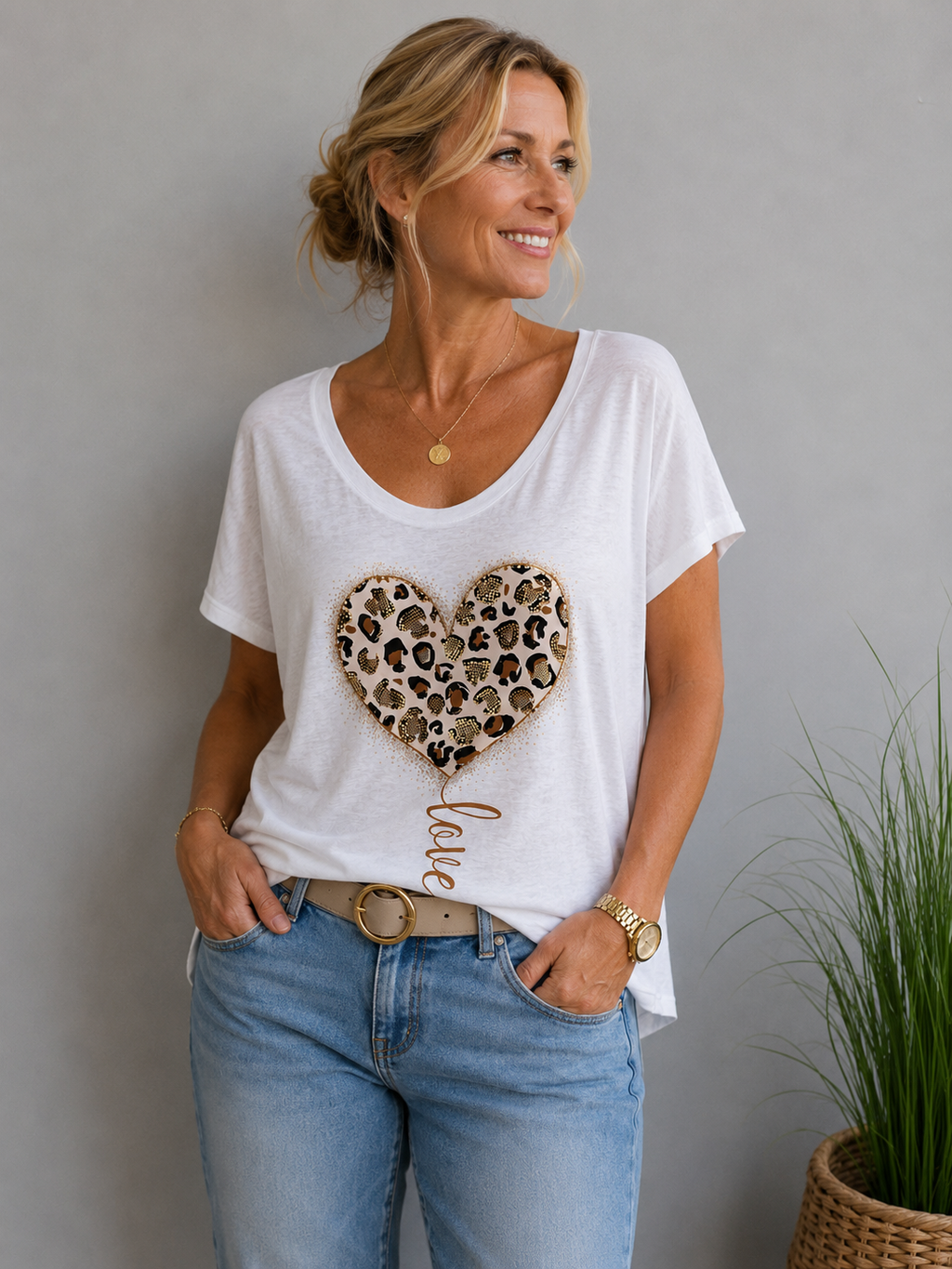 T-Shirt "Love " mit Leo-Herz | Gr. 42. | Made in Italy