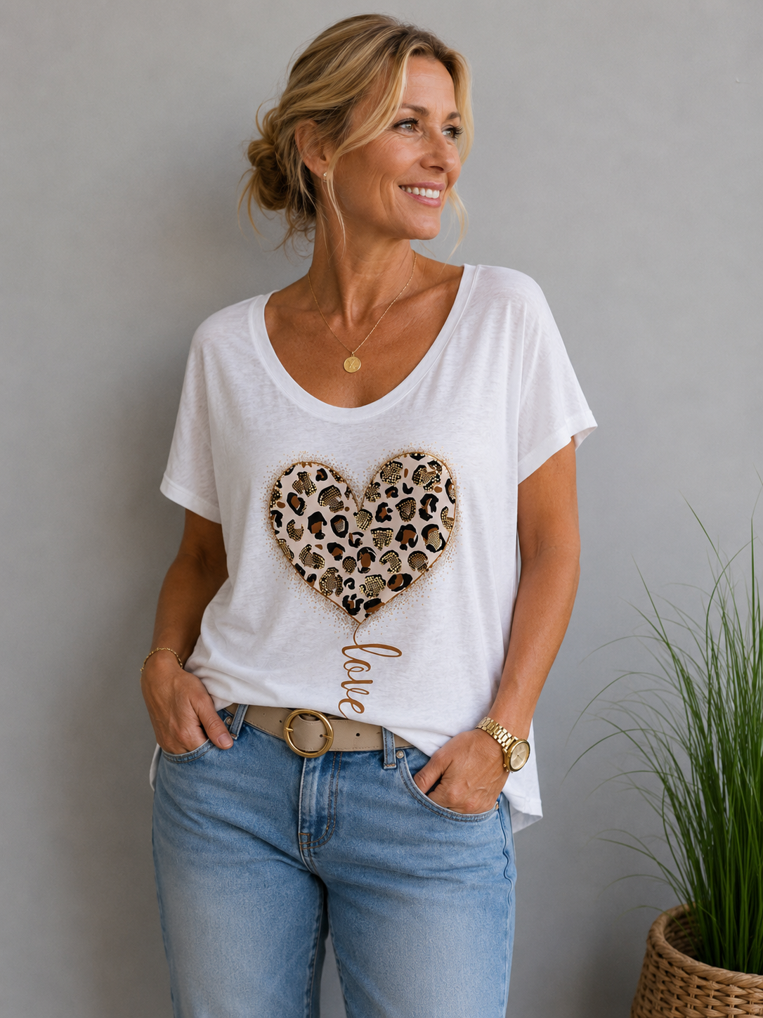 T-Shirt "Love " mit Leo-Herz | Gr. 42. | Made in Italy