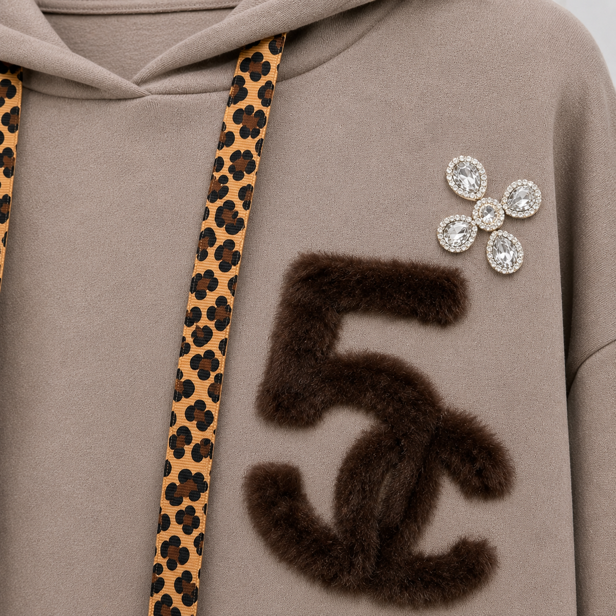 Hoodie mit Leo-Details Gr. 40-46 Taupe