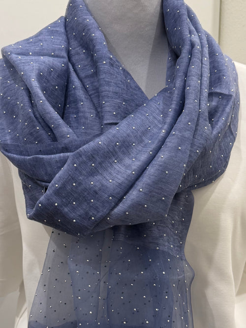 Eleganter  Modal-Seiden-Schal in Rauchblau mit funkelnden Applikationen
