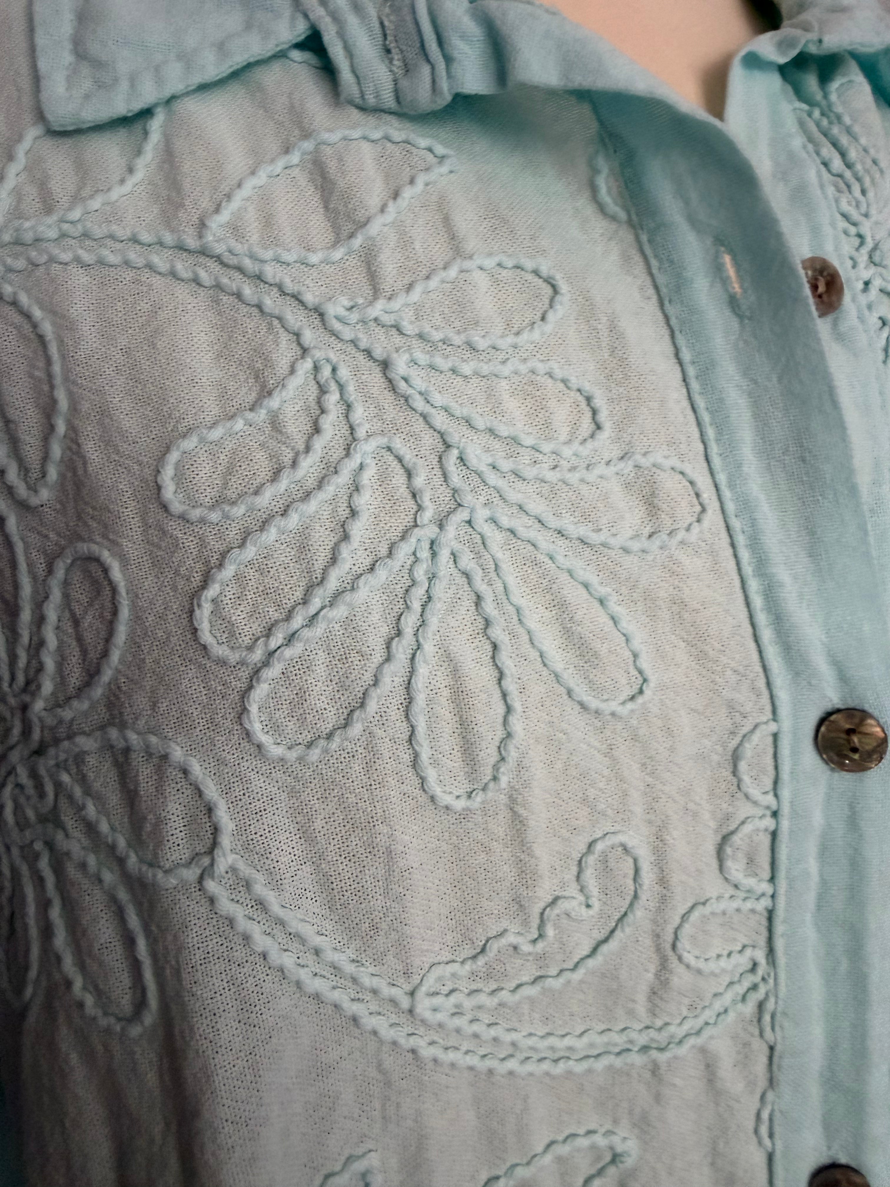 Türkisfarbene Baumwollbluse mit floraler Stickerei | Gr. 38-44. | Made in Italy