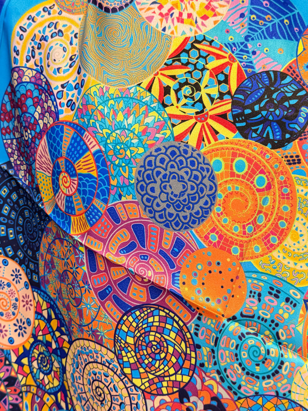Leichtes Viskose-Tuch in Blau mit Mandala-Print 55 x 55 cm