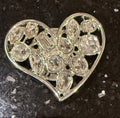 Herzbrosche/Schalclip in Silber mit weißen Schmucksteinen