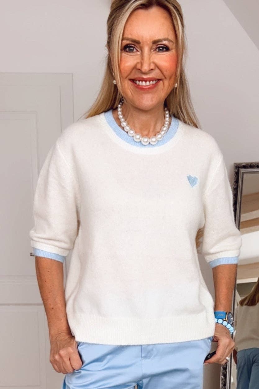 Eleganter Feinstrickpullover in Cremeweiß mit zarten Hellblau-Akzenten | Größe 38-42