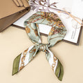 Elegantes quadratisches Halstuch  | 70x70 Seideneffekt |  Kettenmuster Barock-Stil in Khaki
