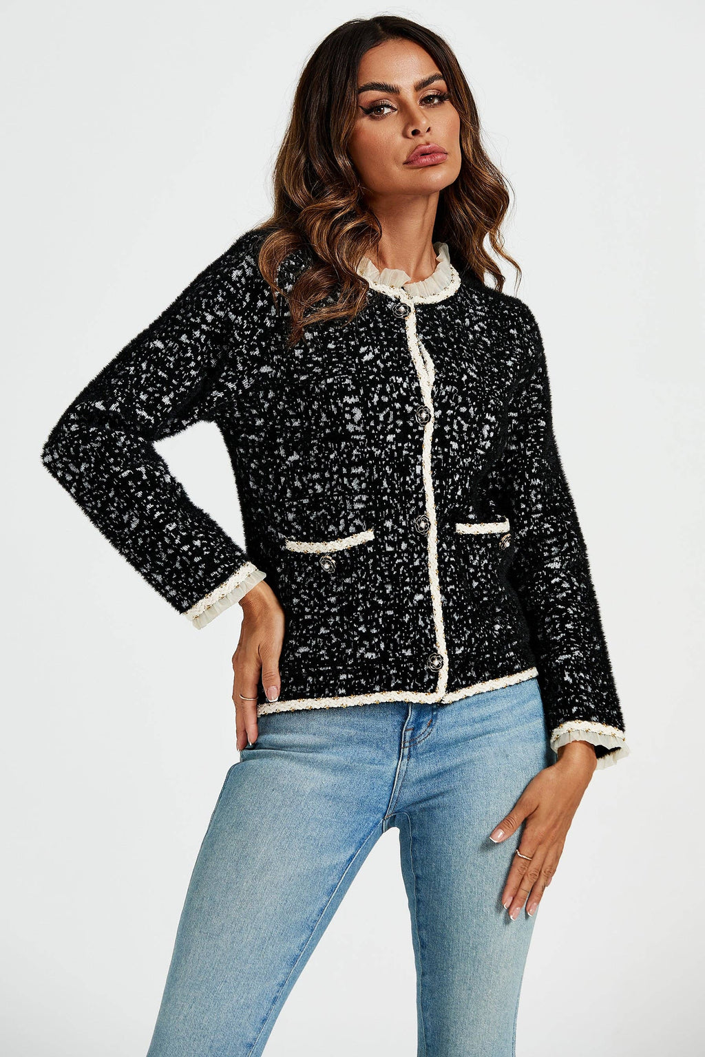 Bouclé-Jacke in Schwarz mit Leopardenmuster und Spitzenbesatz