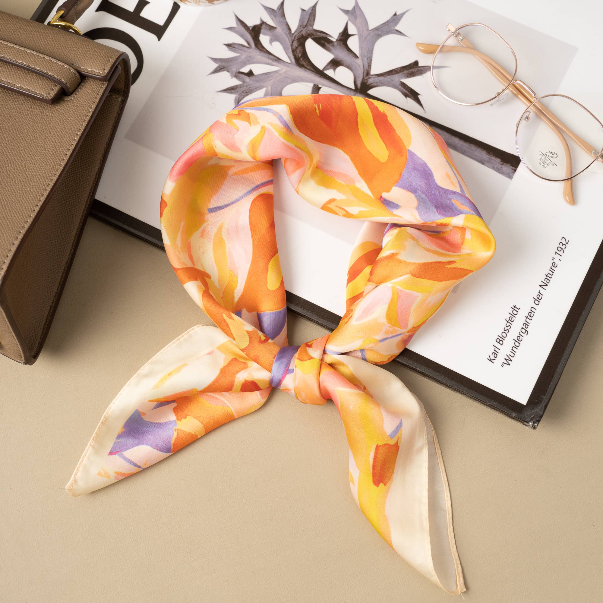Elegantes  Halstuch | Seidenfeeling 70x70 cm | Florales Muster in Braun-Tönen