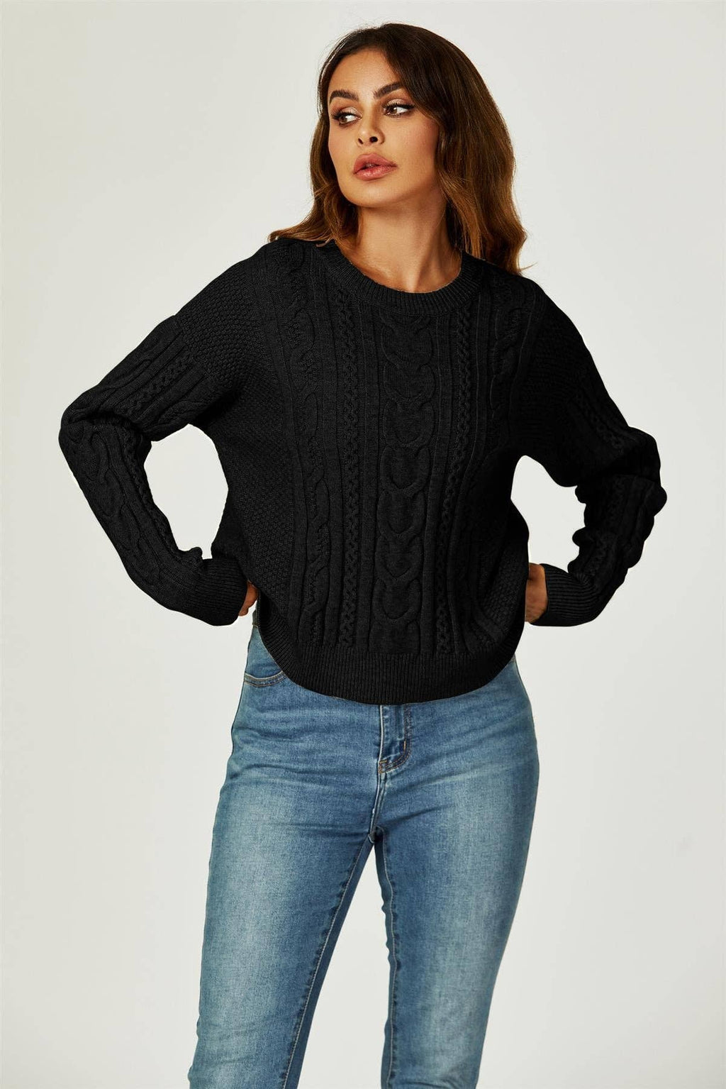 Schwarzer Pullover mit Rundhalsausschnitt und Zopfmuster Gr. 40-42
