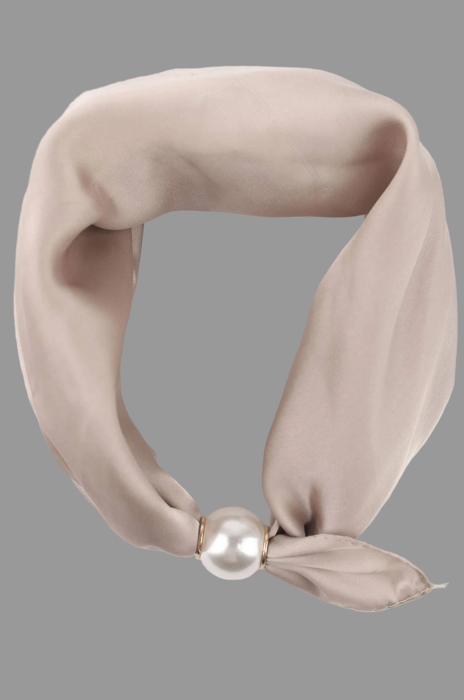 Kleines Satin- Halstuch  | Verschluss mit Perle. |  Taupe
