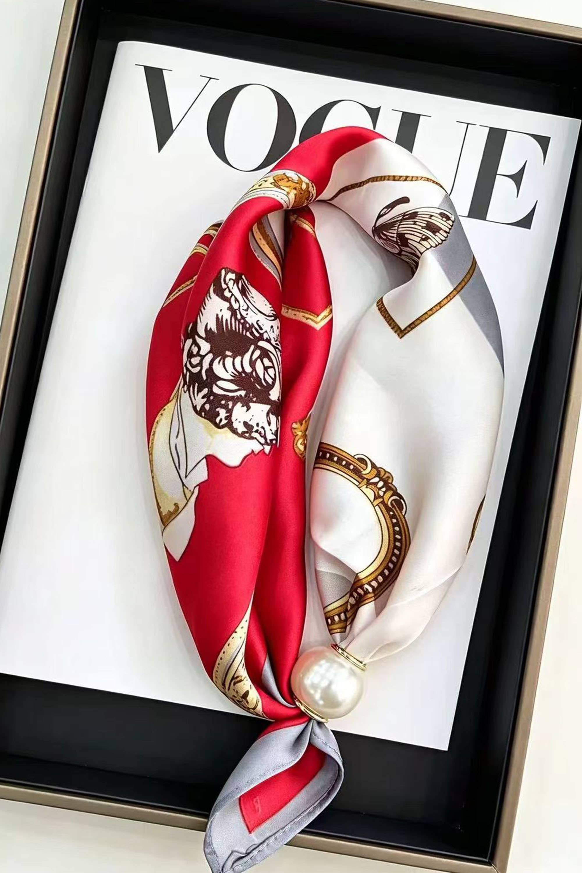 Satin-Halstuch mit Ketten- und Reitmuster | Verschluss mit Magnet- Perle  ||  Rouge